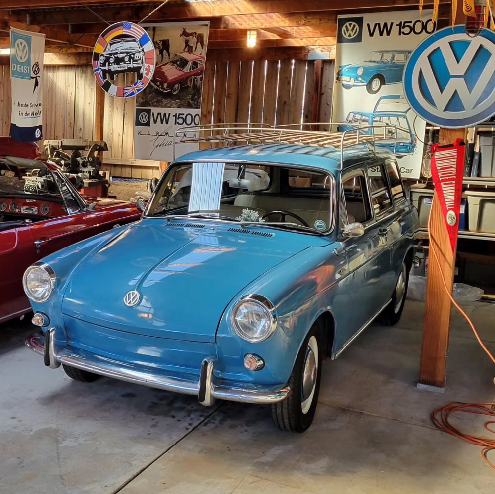 VW Squareback in blue is like new