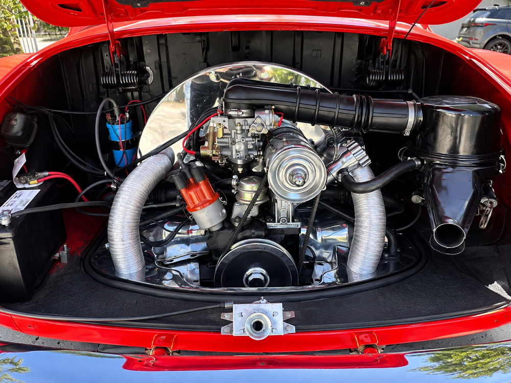 Air cooled engine from Danny Bonaduces Karmann Ghia showing the clean carburetor setup and polished components