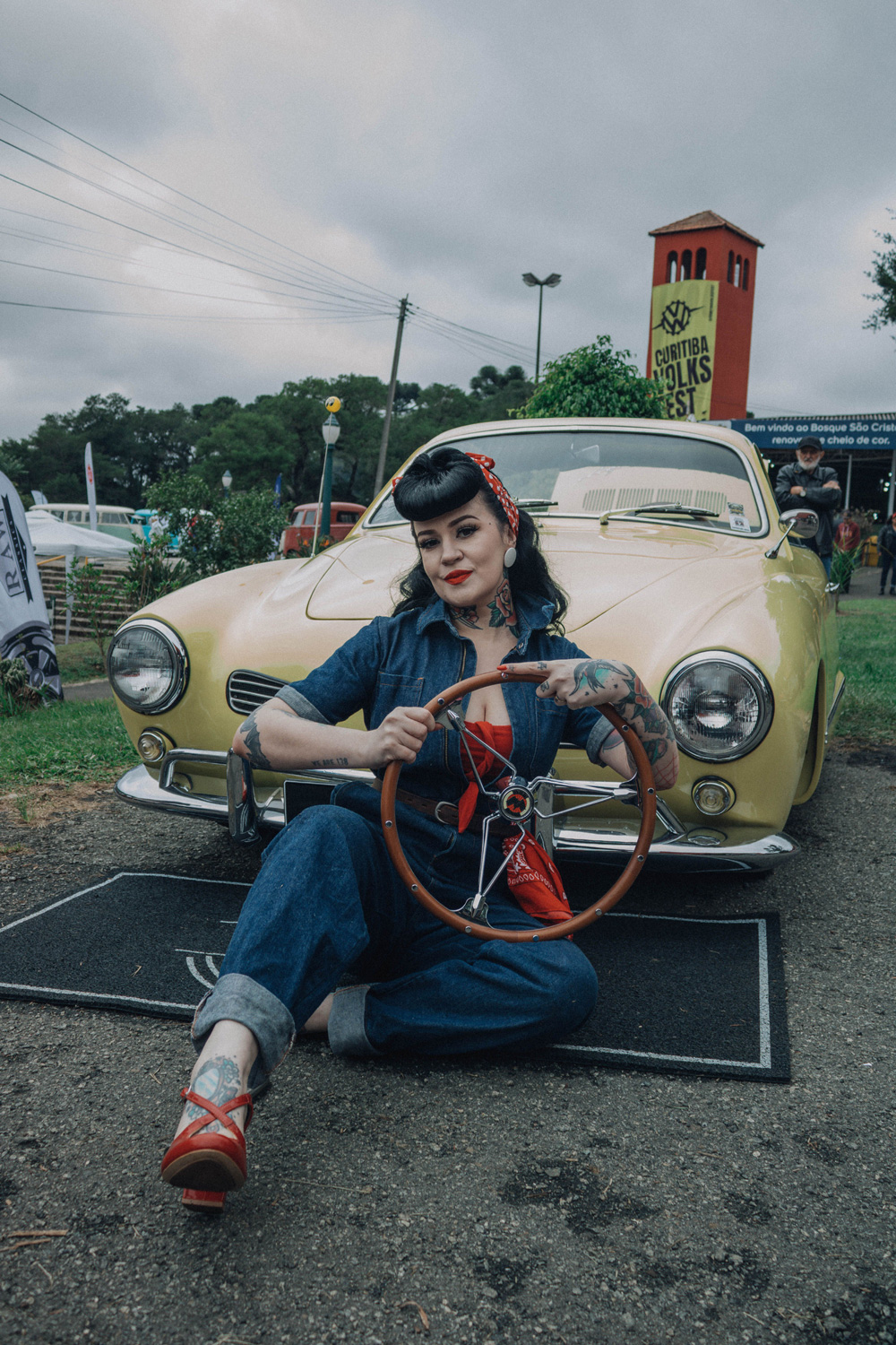 Retro styled attendee posing with a vintage VW at Curitiba Volks Fest during the 2026 show season
