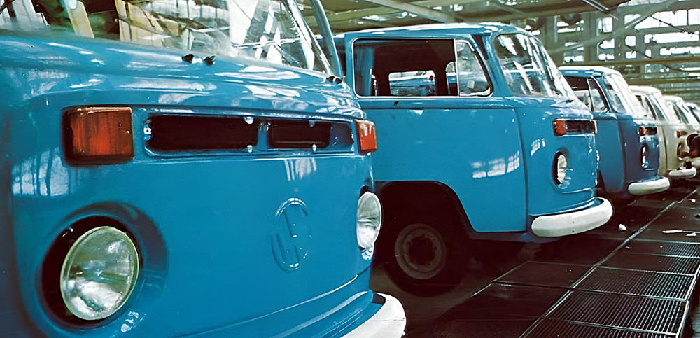 Brazilian T1.5 Kombis, in a lovely blue colour. I never knew that these Kombis had the VW logo pressed in the sheet metal, I thought that they had an attached emblem, just like the German version did.