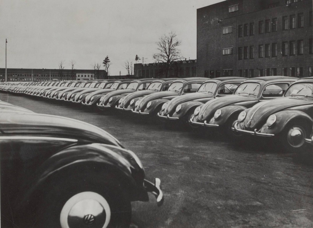 The new car holding yard at the west end of the Wolfsburg factory, sometime between between April 1950 & March 1951. The large building on the right is the original Administration building that was demolished in 1959.
