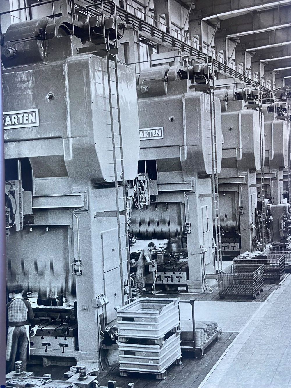 Body presses forming VW Transporter front panels at Hanover plant.
