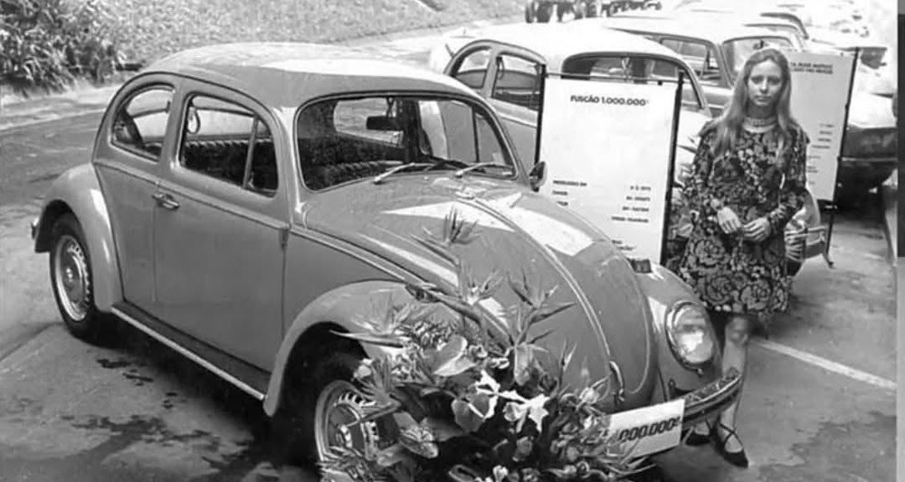 Volkswagen Brazil celebrates one million Beetles by awarding the millionth 1500 to the owner of the 49th 1959 car