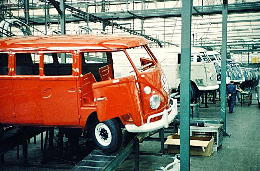T1 Transporters in final assembly at Volkswagenwerk Hannover in 1964