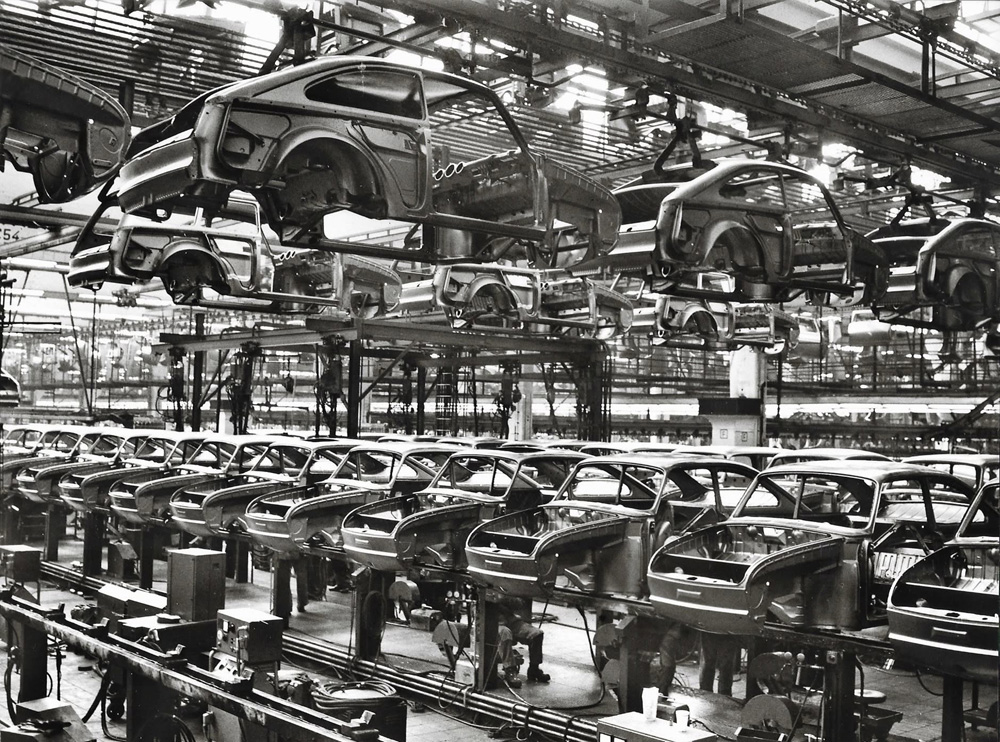 1968 Type 3 Fastback bodies in white on Wolfsburg conveyor
